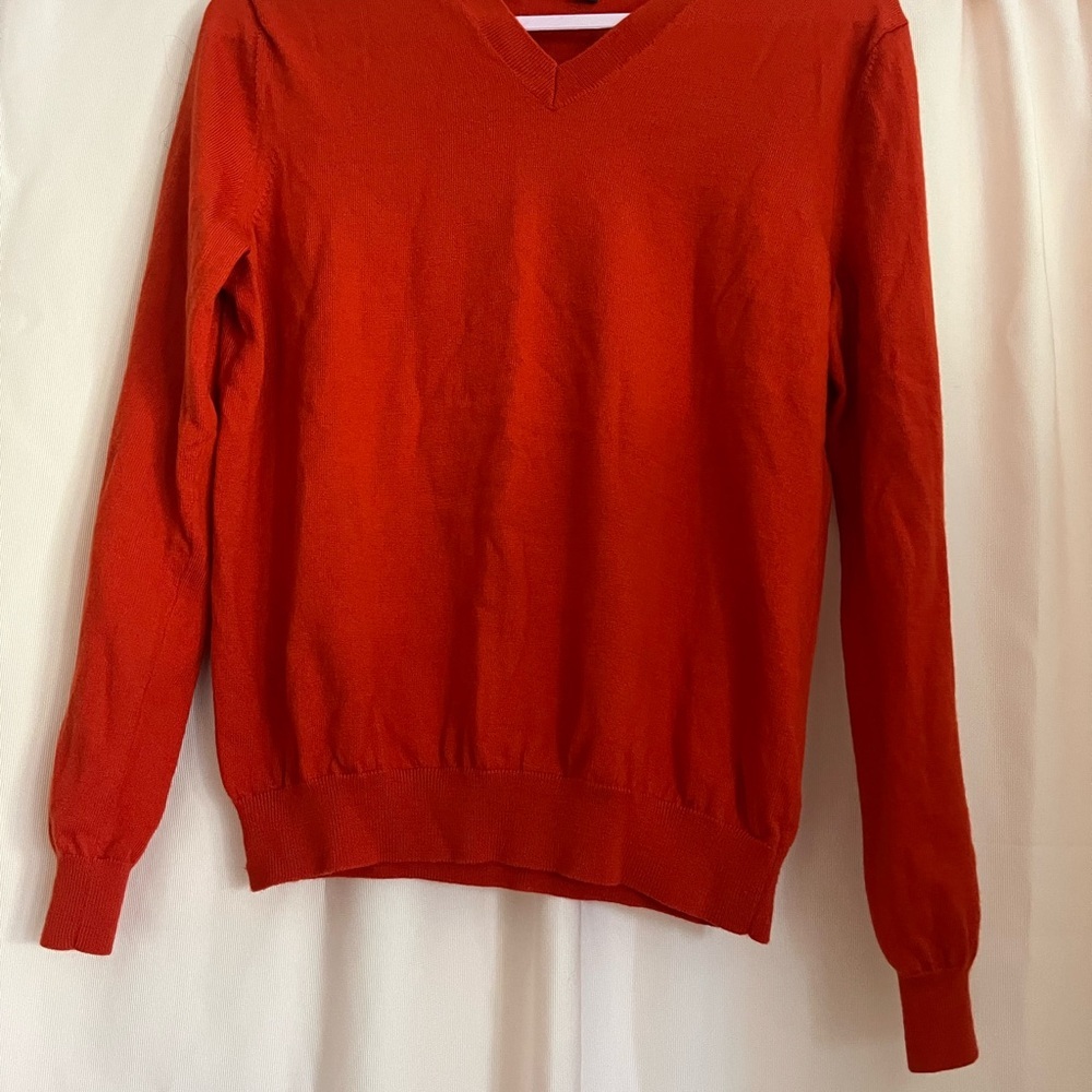 Banana Republic Red V-Neck Sweater 100% merino extra fine wool
